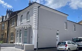 The Lux Ville, Stunning 6 Bedroom Home In London